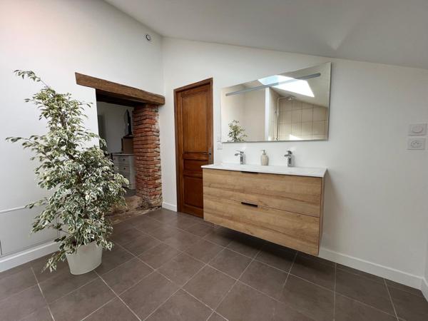 Maison Fermette Longère rénovée de 160m2 4 chambres de plain pied avec possibilité gite - proche Le Mans