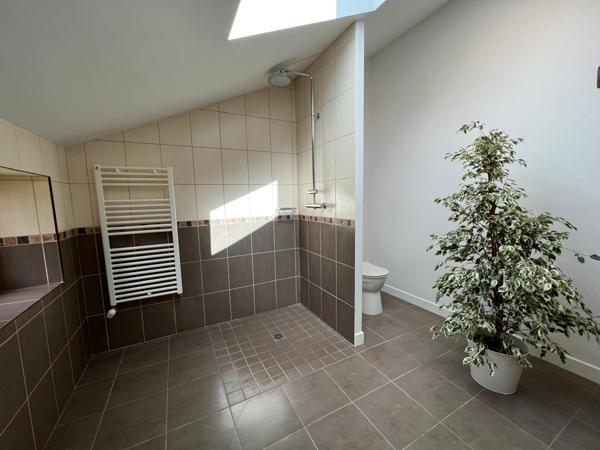 Maison Fermette Longère rénovée de 160m2 4 chambres de plain pied avec possibilité gite - proche Le Mans