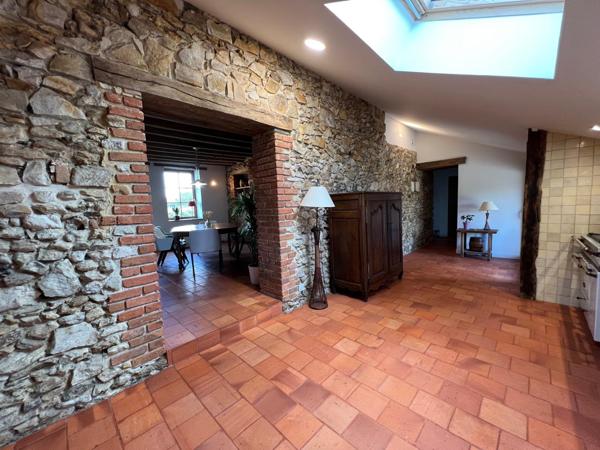 Maison Fermette Longère rénovée de 160m2 4 chambres de plain pied avec possibilité gite - proche Le Mans