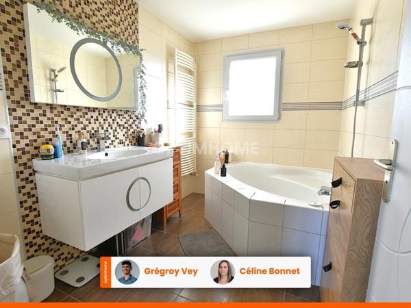 Maison de plain-pied récente – 104 m² – 3 chambres + bureau.