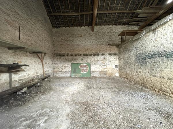 Maisse (91720) Maison 3 chambres, pièces de stockage+ garage+ porche+ granges