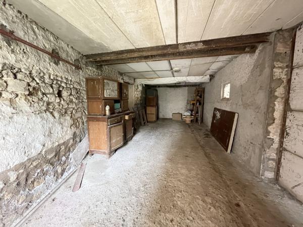 Maisse (91720) Maison 3 chambres, pièces de stockage+ garage+ porche+ granges