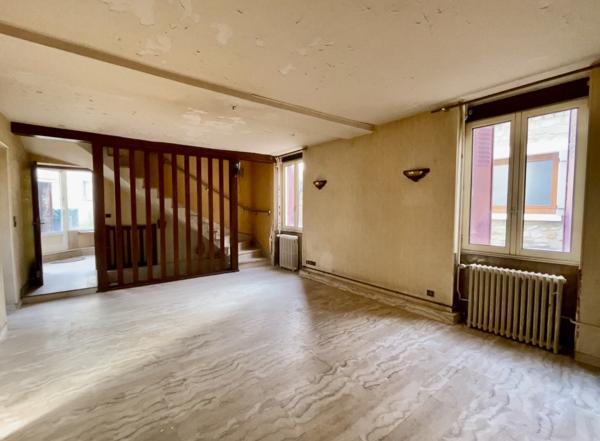 Maisse (91720) Maison 3 chambres, pièces de stockage+ garage+ porche+ granges