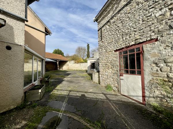 Maisse (91720) Maison 3 chambres, pièces de stockage+ garage+ porche+ granges