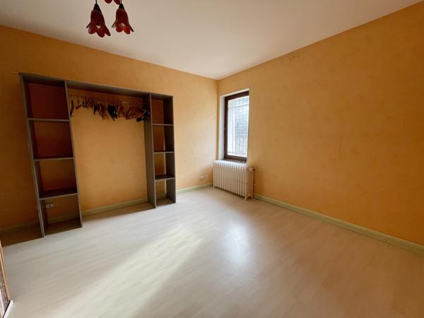 Maisse (91720) Maison 3 chambres, pièces de stockage+ garage+ porche+ granges