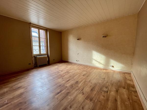 Maisse (91720) Maison 3 chambres, pièces de stockage+ garage+ porche+ granges