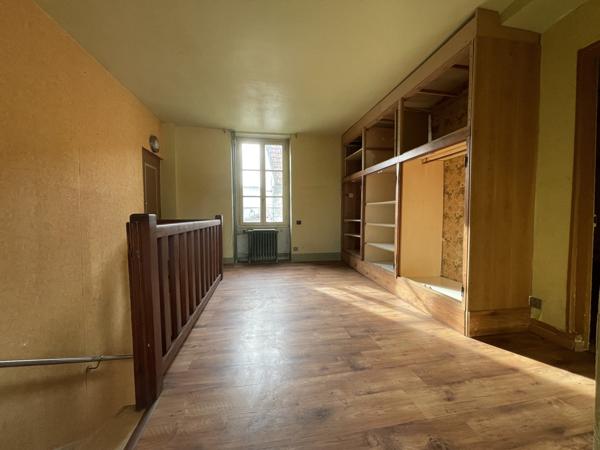 Maisse (91720) Maison 3 chambres, pièces de stockage+ garage+ porche+ granges