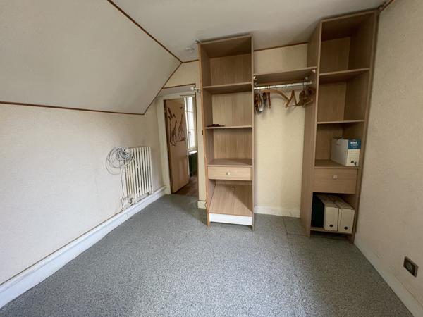 Maisse (91720) Maison 3 chambres, pièces de stockage+ garage+ porche+ granges