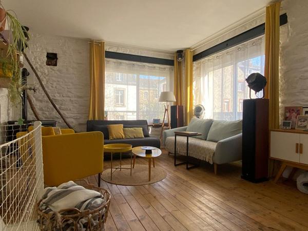 Appartement T4 avec terrasse extérieure et espace complémentaire privatif