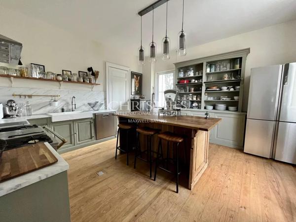 Élégance intemporelle et charme du patrimoine au cœur de Castillon-la-Bataille