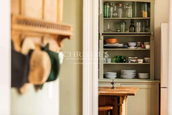 Élégance intemporelle et charme du patrimoine au cœur de Castillon-la-Bataille