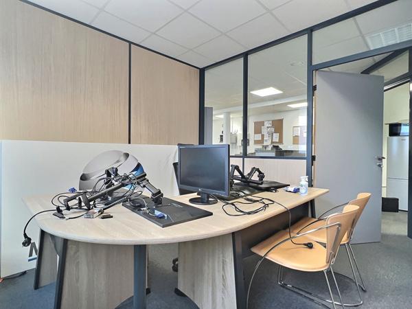 Bureaux à louer - 90m2 - Accès PMR - Parking