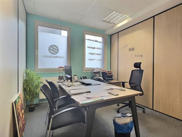 Bureaux à louer - 90m2 - Accès PMR - Parking