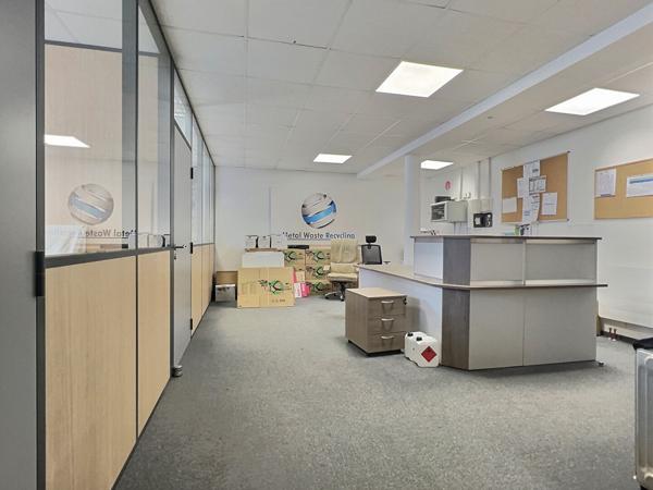 Bureaux à louer - 90m2 - Accès PMR - Parking
