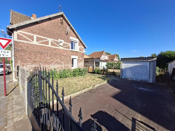 🏡 Maison semi-individuelle de caractère – 80 m² habitables –📍Noyelles-Sous-Lens – Terrain de 336 m² – 77 000 €

À découvrir sans tarder sur Noyelles-Sous-Lens ! Cette charmante maison semi individuelle des années 1930 saura vous séduire par ses beaux volumes, son potentiel et son excellent rapport qualité/prix.
Édifiée sur un terrain de 336 m², elle offre 80 m² habitables avec des pièces spacieuses et lumineuses.

Composition :

Un salon de 15 m² offrant un bel espace de vie.
Une cuisine de 15 m², fonctionnelle et conviviale.
Deux grandes chambres de 15 m² et 17 m².
Une salle de bain.
Une magnifique véranda, véritable pièce de détente ouverte sur le jardin.

Les atouts :

✅ Menuiseries PVC double vitrage.
✅ Grand garage de 15 m².
✅ Cabanon de jardin pour un espace de rangement supplémentaire.
✅ Cave saine de 15 m², idéale pour le stockage.
✅ Maison de caractère avec de très beaux volumes.
✅ Terrain de 336 m², parfait pour profiter des beaux jours.

Située à proximité immédiate de toutes les commodités : commerces, écoles, transports en commun, services et principaux axes de circulation. Un emplacement idéal pour une vie quotidienne pratique et agréable. 

Une belle opportunité pour un premier achat, un investissement locatif ou un projet de rénovation avec un fort potentiel. N'attendez plus pour venir la visiter ! Contactez moi dès maintenant pour plus d'informations ou pour organiser une visite.