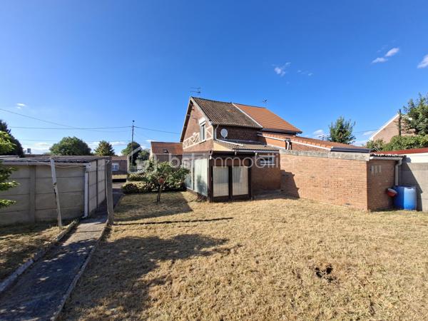 🏡 Maison semi-individuelle de caractère – 80 m² habitables –📍Noyelles-Sous-Lens – Terrain de 336 m² – 77 000 €

À découvrir sans tarder sur Noyelles-Sous-Lens ! Cette charmante maison semi individuelle des années 1930 saura vous séduire par ses beaux volumes, son potentiel et son excellent rapport qualité/prix.
Édifiée sur un terrain de 336 m², elle offre 80 m² habitables avec des pièces spacieuses et lumineuses.

Composition :

Un salon de 15 m² offrant un bel espace de vie.
Une cuisine de 15 m², fonctionnelle et conviviale.
Deux grandes chambres de 15 m² et 17 m².
Une salle de bain.
Une magnifique véranda, véritable pièce de détente ouverte sur le jardin.

Les atouts :

✅ Menuiseries PVC double vitrage.
✅ Grand garage de 15 m².
✅ Cabanon de jardin pour un espace de rangement supplémentaire.
✅ Cave saine de 15 m², idéale pour le stockage.
✅ Maison de caractère avec de très beaux volumes.
✅ Terrain de 336 m², parfait pour profiter des beaux jours.

Située à proximité immédiate de toutes les commodités : commerces, écoles, transports en commun, services et principaux axes de circulation. Un emplacement idéal pour une vie quotidienne pratique et agréable. 

Une belle opportunité pour un premier achat, un investissement locatif ou un projet de rénovation avec un fort potentiel. N'attendez plus pour venir la visiter ! Contactez moi dès maintenant pour plus d'informations ou pour organiser une visite.
