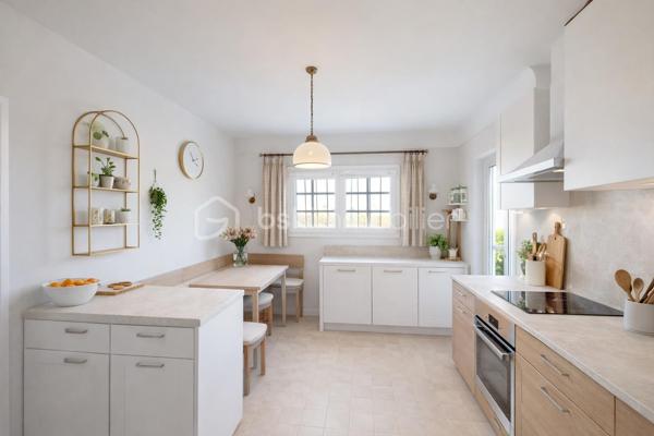Sur les hauteurs de Saint-Jean-de-Luz, dans une impasse, cette grande maison de 221 m2 habitable construite en 1975 profite de la vue sur la mer et les montagnes sur un terrain de plus des 1700 m2 divisible 
La  partie principale de la maison propose environ 148 m² habitable avec une entrée, un séjour donnant sur une grande terrasse, une cuisine indépendante, 2 chambres au rez de chaussée, un wc, une salle d'eau et à l'étage 3 chambres, une salle d'eau, un w.c, un grenier de 30 m² et des combles aménageables de  de 60 m2 environ. 
S'ajoute à cet espace, en rez-de-jardin, un appartement T3 d’environ 74 m2, composé d'un séjour, de 2 chambres, une cuisine, une salle de bain et un wc avec une terrasse et un accès indépendant avec jardinet ou terrasse, idéal pour recevoir ou envisager un revenu locatif. 
En complément , vous disposerez également d’un garage de 38 m² et d’un atelier de 21 m².
La surface totale au sol est de 375 m2.
Nb : Quelques photos ont été retravaillées de manière plus contemporaine afin de faciliter la projection  . Des photos complémentaires peuvent être transmises 
Je suis disponible pour tout complément d'information.