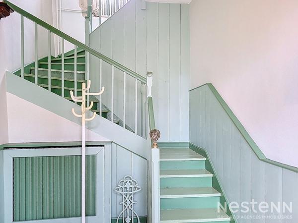 A Vendre Maison de ville en pierre rénovée avec garage et jardin à proximité immédiate du centre-ville