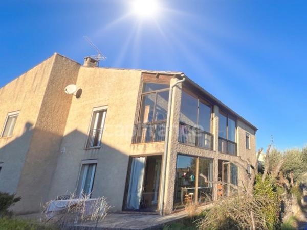 Villa rare à vendre à Forcalquier (04) - 220m2, 7 pièces 6 chambres, jardin 800m2, Fort Potentiel