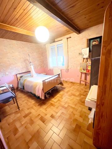 Villa rare à vendre à Forcalquier (04) - 220m2, 7 pièces 6 chambres, jardin 800m2, Fort Potentiel