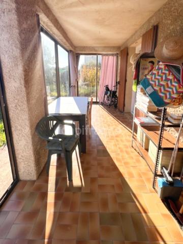 Villa rare à vendre à Forcalquier (04) - 220m2, 7 pièces 6 chambres, jardin 800m2, Fort Potentiel