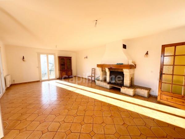 Villa rare à vendre à Forcalquier (04) - 220m2, 7 pièces 6 chambres, jardin 800m2, Fort Potentiel