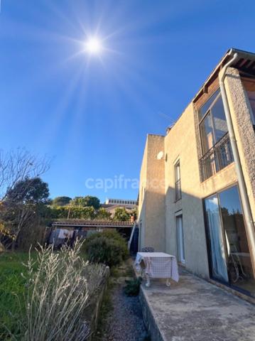 Villa rare à vendre à Forcalquier (04) - 220m2, 7 pièces 6 chambres, jardin 800m2, Fort Potentiel