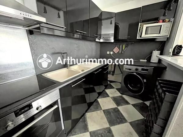 Location                                                      Appartement
                        
                     3 pièces                      64 m2                     à Lieusaint