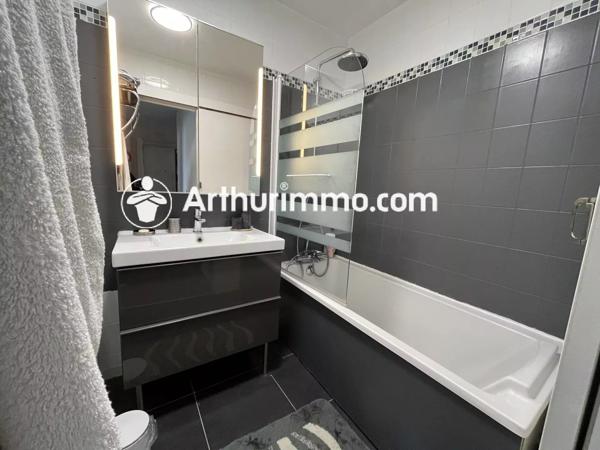 Location                                                      Appartement
                        
                     3 pièces                      64 m2                     à Lieusaint