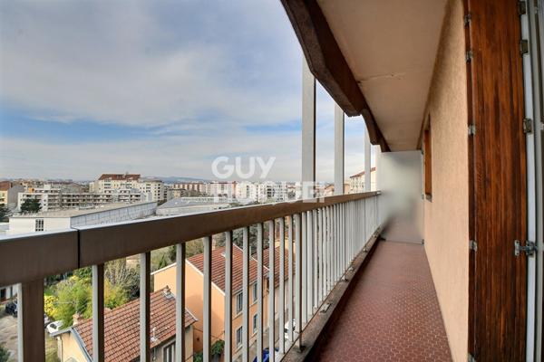(Visite virtuelle) AUX PORTES DE MONTCHAT - A vendre, appartement de type T3 de 73 m² avec balcons, garage et cave, Villeurbanne (69100)