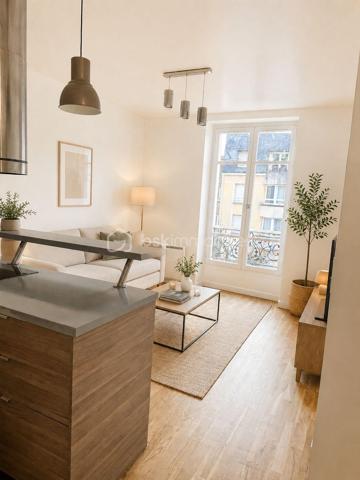 Idéal premier achat ou investissement locatif !

Situé en plein cœur d’Argenteuil, dans un environnement recherché à deux pas de la Mairie, des commerces, restaurants et services, découvrez ce 2 pièces de 35 m² offrant un cadre de vie pratique et agréable.

À seulement 10 minutes à pied de la gare d’Argenteuil (Ligne J), rejoignez Paris Saint-Lazare en seulement 20 minutes.

Un appartement fonctionnel et lumineux REFAIT A NEUF ENTIEREMENT  !

Il se compose de :

* Une entrée avec rangements
* Un séjour agréable et lumineux
* Une cuisine ouverte moderne
* Une grande chambre d’environ 12 m²
* Une salle d’eau avec douche et wc 

Orienté sud 

Les atouts qui font la différence

- Emplacement premium en hyper centre, dans une rue piétonne calme
- Tous les commerces, restaurants et supermarchés au pied de l’immeuble
- Gare d’Argenteuil accessible à pied
- Bords de Seine et espaces de promenade à proximité
- Accès rapide à l’A86
- Appartement libre de toute occupation


Informations complémentaires

* Charges de copropriété : 1620 €/an
* Taxe foncière : 938 €/an



Que vous soyez à la recherche de votre premier logement ou d’un investissement rentable aux portes de Paris, cet appartement bénéficie d’un emplacement stratégique et d’un fort potentiel de valorisation.

Une belle opportunité à saisir. À visiter sans tarder !