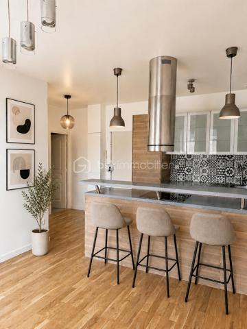Idéal premier achat ou investissement locatif !

Situé en plein cœur d’Argenteuil, dans un environnement recherché à deux pas de la Mairie, des commerces, restaurants et services, découvrez ce 2 pièces de 35 m² offrant un cadre de vie pratique et agréable.

À seulement 10 minutes à pied de la gare d’Argenteuil (Ligne J), rejoignez Paris Saint-Lazare en seulement 20 minutes.

Un appartement fonctionnel et lumineux REFAIT A NEUF ENTIEREMENT  !

Il se compose de :

* Une entrée avec rangements
* Un séjour agréable et lumineux
* Une cuisine ouverte moderne
* Une grande chambre d’environ 12 m²
* Une salle d’eau avec douche et wc 

Orienté sud 

Les atouts qui font la différence

- Emplacement premium en hyper centre, dans une rue piétonne calme
- Tous les commerces, restaurants et supermarchés au pied de l’immeuble
- Gare d’Argenteuil accessible à pied
- Bords de Seine et espaces de promenade à proximité
- Accès rapide à l’A86
- Appartement libre de toute occupation


Informations complémentaires

* Charges de copropriété : 1620 €/an
* Taxe foncière : 938 €/an



Que vous soyez à la recherche de votre premier logement ou d’un investissement rentable aux portes de Paris, cet appartement bénéficie d’un emplacement stratégique et d’un fort potentiel de valorisation.

Une belle opportunité à saisir. À visiter sans tarder !
