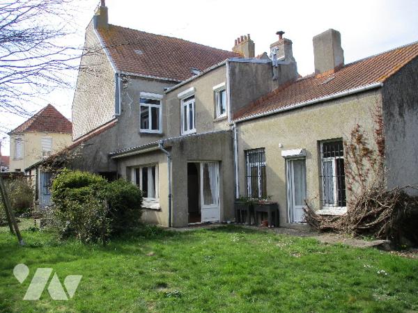 MAISON SEMI-INDIVIDUELLE bâtie en 1920 sur 430 m² sur secteur recherché