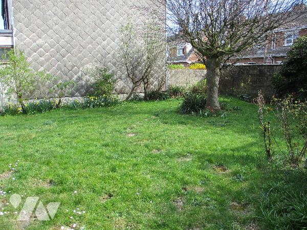 MAISON SEMI-INDIVIDUELLE bâtie en 1920 sur 430 m² sur secteur recherché