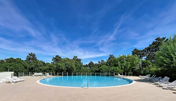 SUPERBE T2 DE STANDING AVEC TERRASSE/JARDIN ET VUE SUR LE GOLF - MINELLE
