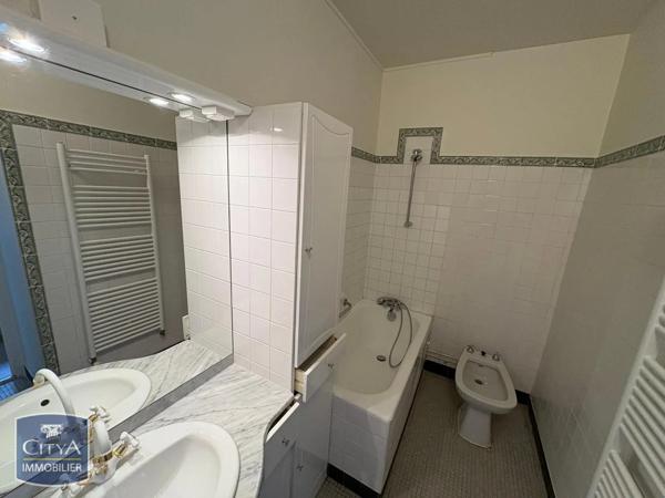 Appartement à louer 2 pièces 43.73m² Angoulême (16000)