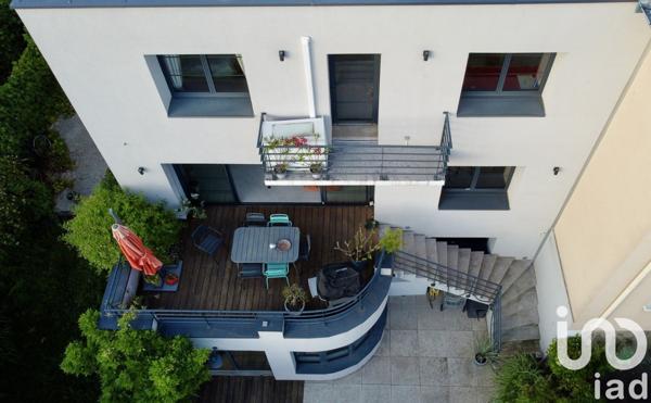 Maison 7 pièces de 210 m² à Lyon (69008)