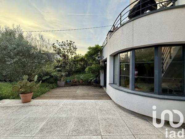 Maison 7 pièces de 210 m² à Lyon (69008)