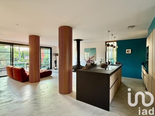 Maison 7 pièces de 210 m² à Lyon (69008)