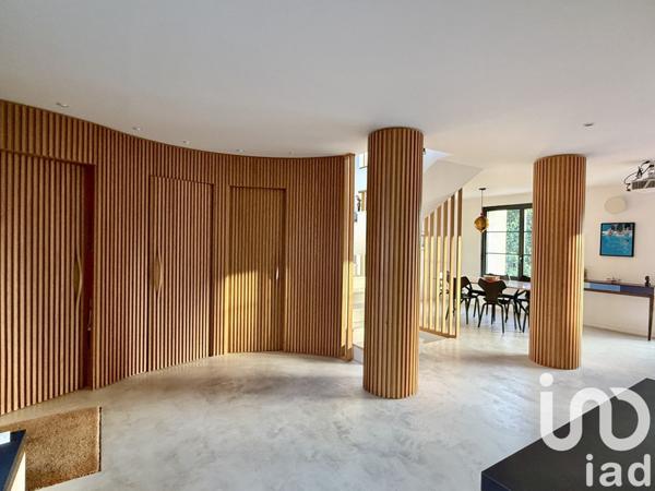 Maison 7 pièces de 210 m² à Lyon (69008)