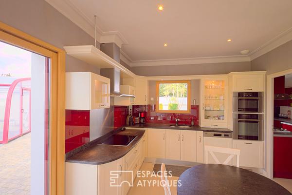 Plain pied et sa piscine couverte