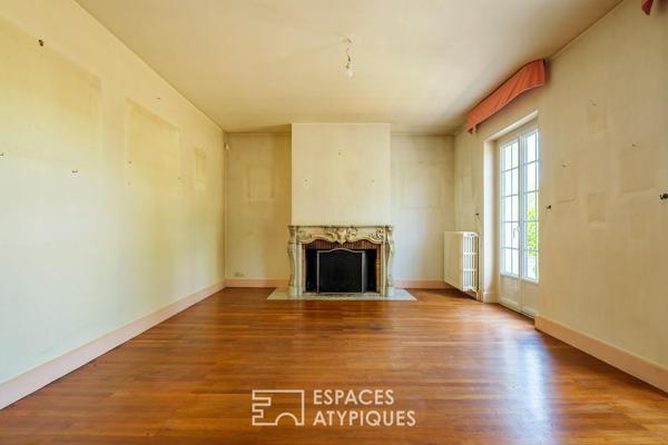 Propriété aux beaux volumes à réinventer aux portes de Poitiers