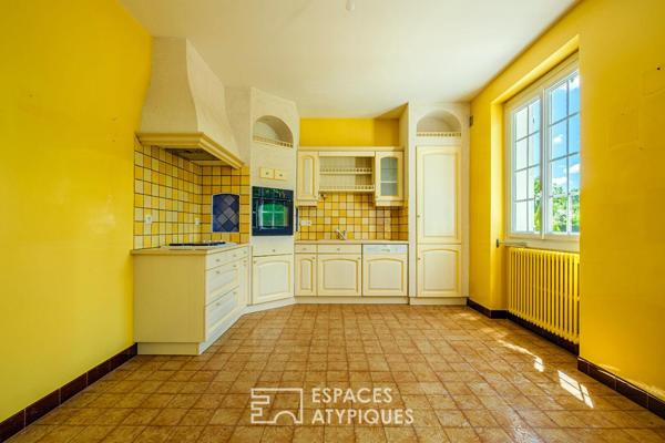 Propriété aux beaux volumes à réinventer aux portes de Poitiers