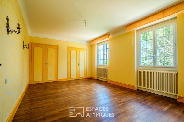 Propriété aux beaux volumes à réinventer aux portes de Poitiers