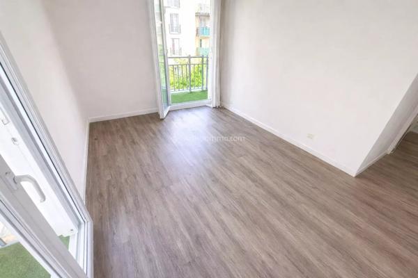 Vente                                                      Appartement
                        
                     5 pièces                      88 m2                     à Chessy