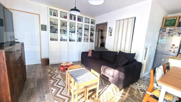 À VENDRE - Appartement T3 de 64 m² en rez-de-chaussée avec terrasse, stationnement, parc arboré et p