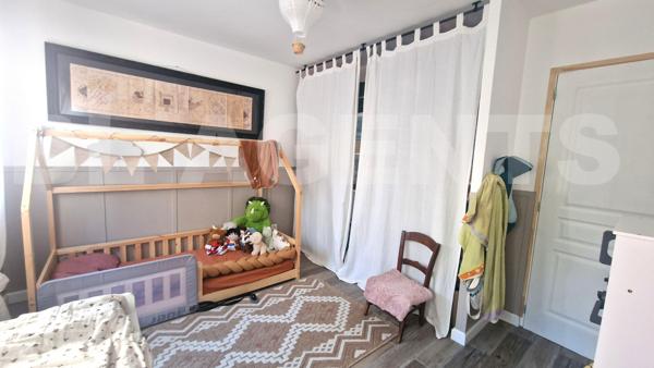 À VENDRE - Appartement T3 de 64 m² en rez-de-chaussée avec terrasse, stationnement, parc arboré et p