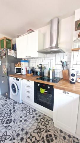 À VENDRE - Appartement T3 de 64 m² en rez-de-chaussée avec terrasse, stationnement, parc arboré et p