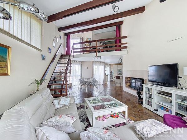 A Vendre Maison d'Architecte de 163 m² habitables avec garage et jardin à Montréal du Gers