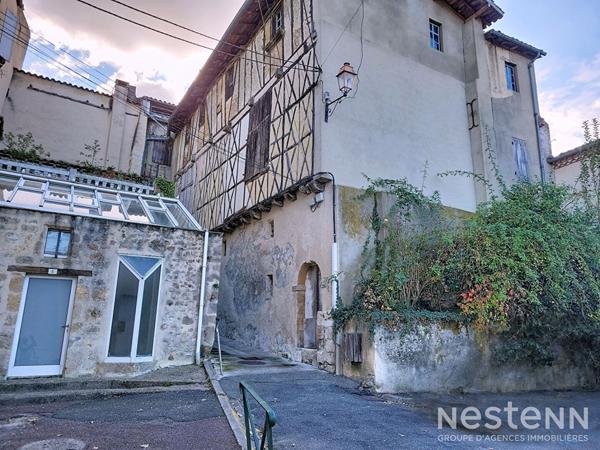 A Vendre Maison à rénover avec local commercial et cour intérieure au coeur historique de Condom